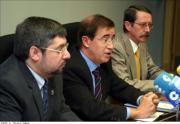 El presidente del Consejo regional, en el centro, durante la presentación