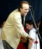 La dictadura militar argentina tenía en el punto de mira a Joan Manuel Serrat