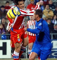 1-1: El Atlético entrega el partido con 0-1 y un un hombre más