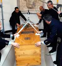 Juan Pablo II descansa en el Vaticano tras un multitudinario y solemne adiós