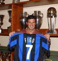 Figo firma dos años con el Inter