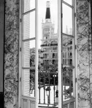 Vista de la Plaza Santa Ana desde una ventana del Hotel Reina Victoria