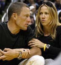 Armstrong junto a su futura esposa, Sheryl Crow
