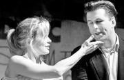 REUTERS Basinger y Baldwin, en 1998, cuando todavía eran un matrimonio ejemplar en Hollywood