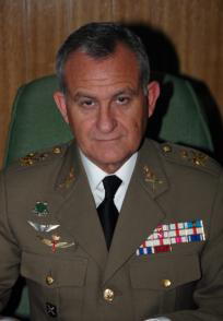 Defensa nombra al general López Negrette adjunto al teniente general