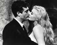 Marcelo Mastroniani y Anita Ekberg en una escena de "La dolce vita". /ARCHIVO