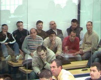 Los acusados siguen el juicio en la sala habilitada para su uso
