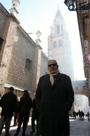 La torre de la catedral, semioculta por la niebla, vigila el posado del escritor para ABC