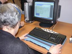 Dos de cada tres internautas no saben distinguir una noticia de un bulo