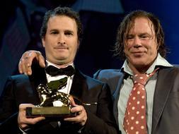 Aronofski se lleva el Oro, pero su león, Mickey Rourke, se queda sin premio