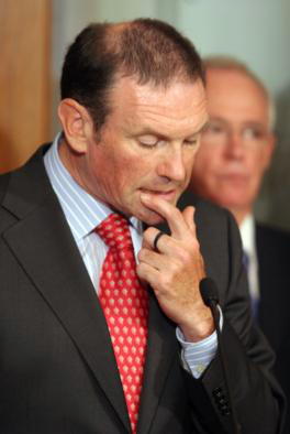 Ibarretxe llama a los vascos a una movilización masiva contra el «Reino de España»