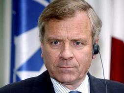 El secretario general de la OTAN, Jaap de Hoop Scheffer, durante una reciente visita a Letonia. /EFE