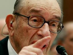 El ex presidente de la Reserva Federal Alan Greenspan durante su intervención en el Congreso. /Ap