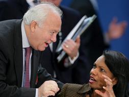 Rice explicó a Moratinos que España no irá a la cumbre porque el formato está cerrado