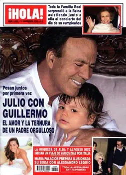 Primeras imágenes del hijo pequeño de Julio Iglesias con sus padres y  hermanos