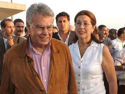 Imagen de archivo del ex presidente y su mujer, Carmen Romero.