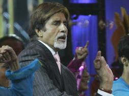 El icono de Bollywood, Bachchan, confiesa que durmió con una pistola cargada bajo su almohada