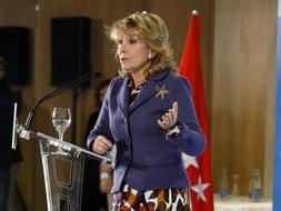 Imagen de Esperanza Aguirre, durante su intervención en el desayuno del Foro Madrid, que se celebrado en el municipio madrileño de Getafe. /Efe