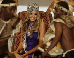 REUTERS  La nueva Miss Mundo, ayer tras ser coronada