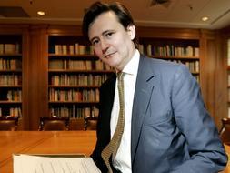 John Micklethwait, director de «The Economist»: «El capitalismo no está en cuestión»