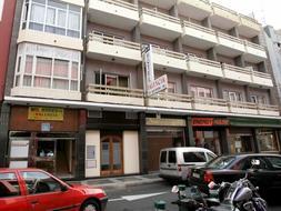 Fachada del Hotel Valencia de Las Palmas de Gran Canaria donde falleció la mujer. / Efe