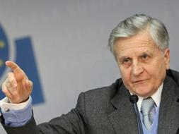 El presidente del BCE, Jean Claude Trichet, explica la decisión de recortar los tipos de interés.