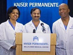 El equipo médico que atendió el parto de los ocho niños. / Ap