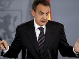 El presidente del Gobierno, José Luis Rodríguez Zapatero , durante la rueda de prensa que ha ofrecido junto al presidente ruso, Dmitri Medvédev, y en la que ha valorado las cifras del paro. / Efe