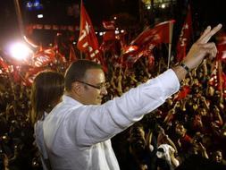 El periodista Mauricio Funes se convertirá en el primer presidente de izquieda de El Salvador. / Ap