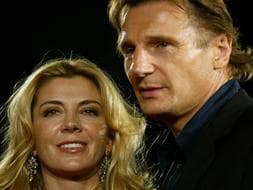 La actriz británica Natasha Richardson, que ha muerto tras sufrir un grave accidente de esquí, junto a su marido, Liam Neeson. /Archivo