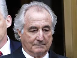 Bernard Madoff a la salida de una vista en el juzgado. /Archivo
