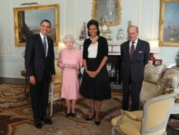 Obama regala un iPod a Isabel II