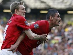 Federico Macheda salva al Manchester United, que mantiene el liderato