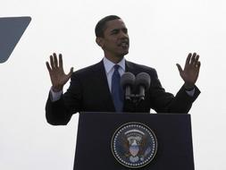 El presidente de EEUU, Barack Obama, durante su discurso en la plaza Hradcani de Praga. / Reuters