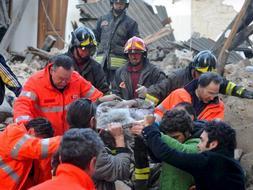 Un nuevo terremoto tan intenso como el de ayer hace temblar todo el centro de Italia