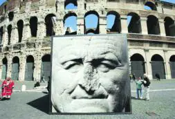 Vespasiano regresa al Coliseo