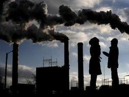 Los gases de 'efecto invernadero' contribuyen a la contaminación del aire y pueden poner en peligro la salud./ Afp