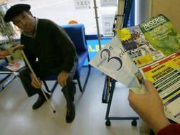 Zapatero rompe su promesa con recortes en educación, discapacidad y mayores