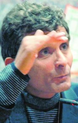 Adolfo Domínguez culpa al PSOE del «peor tsunami» económico en España