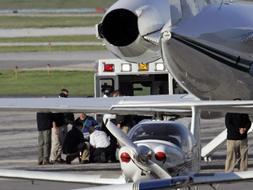 Momenro en el que John Demjanjuk sube al avión que lo traslada a Alemania. / Ap