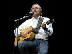 Joan Manuel Serrat, Norman Foster y Carlos Saura, entre los finalistas del premio de las Artes