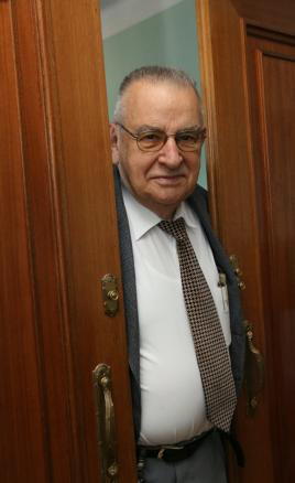 Manuel Rodríguez Ron «Beba 2,5 litros de agua, no bese labios y lávese con jabón lagarto»