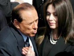 El fotógrafo dice que entre las fotos de Berlusconi hay una de una boda fingida
