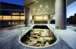 El nuevo Museo de la Acrópolis abre sus puertas mirando al Partenón