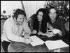 Klein con Yoko Ono y John Lenon en 1977 | Archivo fotográfico de AP