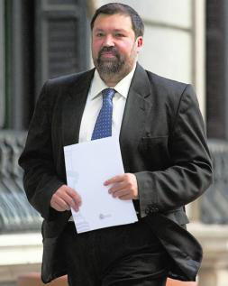 Caamaño subleva a médicos y enfermeros al anunciar que no habrá objeción en el aborto