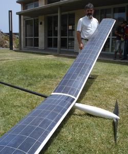 Ingenieros canarios desarrollan un avión que vuela con energía solar