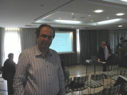 Nikos Mastorakis, durante la preparación de una de las conferencias celebradas ayer en Tenerife / M. Á.