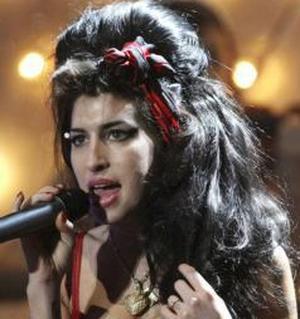 winehouse, golpes, contra, cenicienta