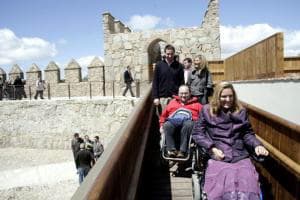 Castilla y León es la primera región en regular el acceso de los discapacitados a los monumentos